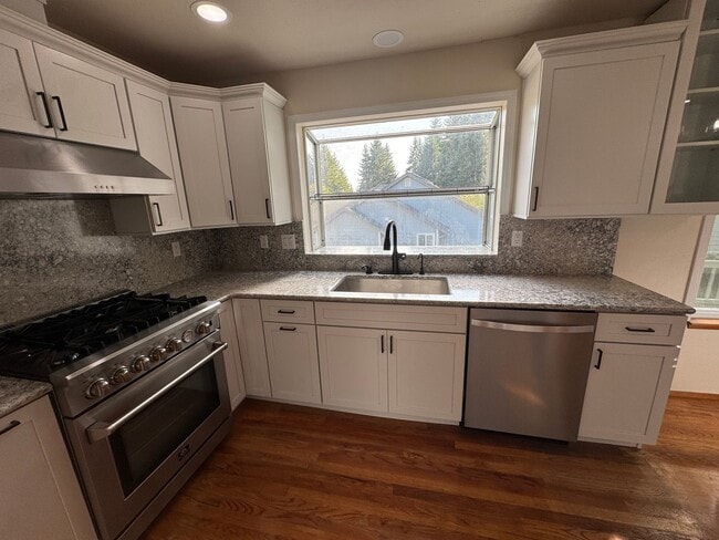 Building Photo - HEART OF SILVERDALE - 4BED 3 BATH HOME