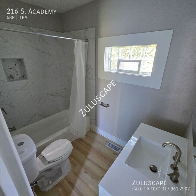 Building Photo - HALF OFF FIRST MONTH RENT....216 S. Academ...