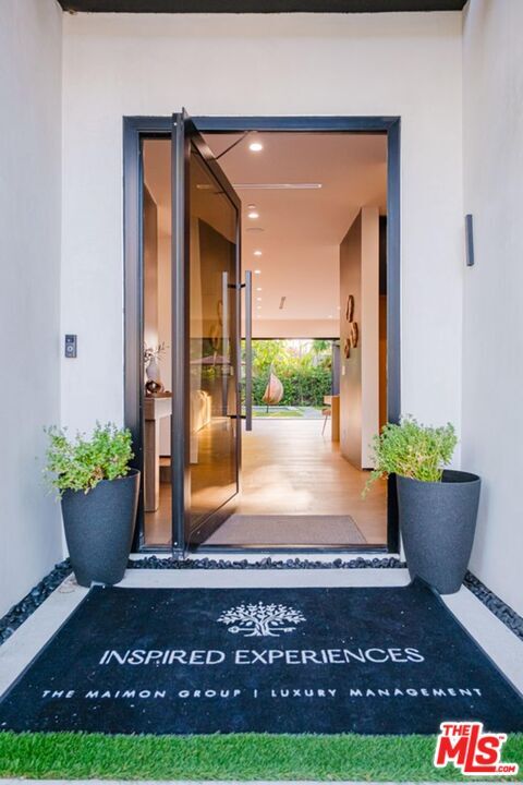 Building Photo - 5141 Varna Ave