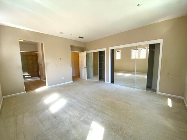 Building Photo - Dublin Ranch Villages,  Tri Level Townhome 2 Bed (both primary suites)  2.5 Ba., Clubhouse Pool, ...