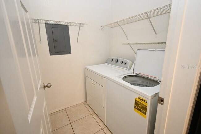 Building Photo - 5914 Willow Ridge Dr