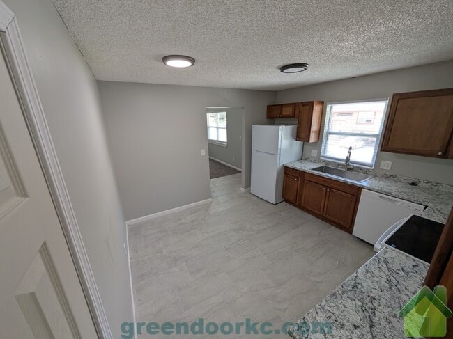 Building Photo - 9152 W 78th Terrace