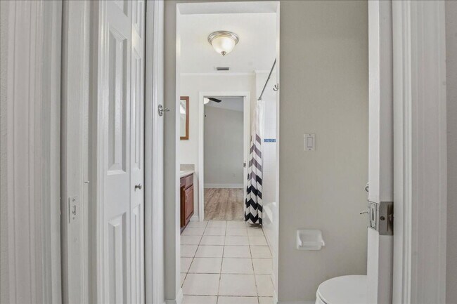 Building Photo - 525 Cullaro Ln