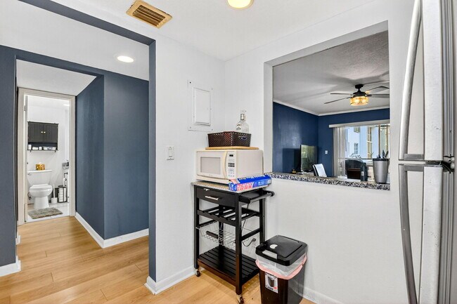 Building Photo - 1630 Embassy Dr