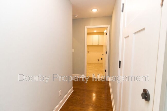 Building Photo - 4436 Oakwood Dr