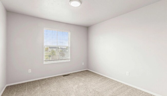 Building Photo - 4 Bed 2.5 bath with a 3 car garage