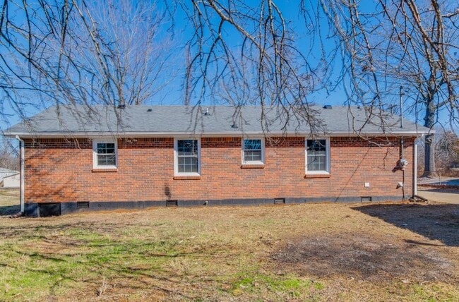 Building Photo - 816 Garrettsburg Rd