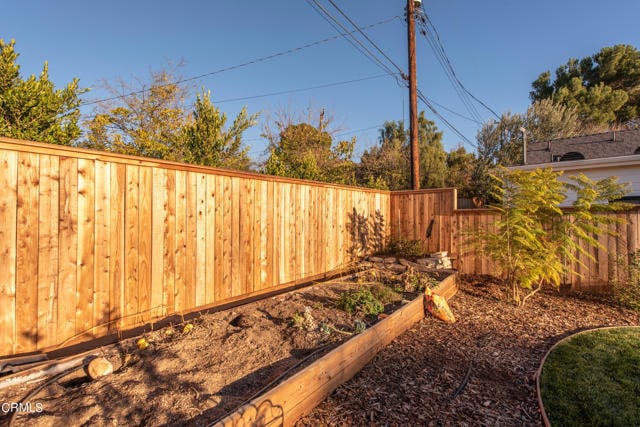 Building Photo - 851 Calle Tulipan