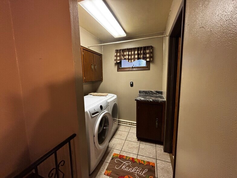 Laundry - washer/dryer included. - 829 W 5th Ave