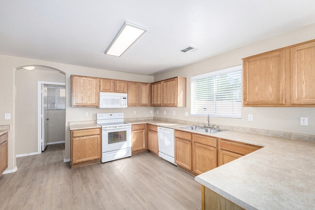 Building Photo - 6537 W Magnolia St