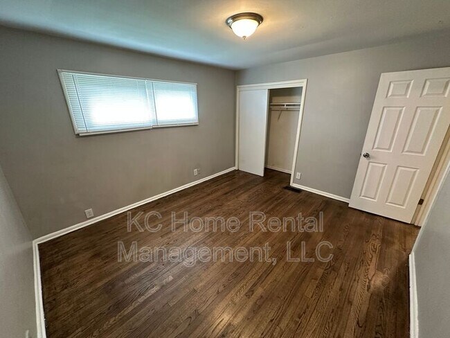 Building Photo - 7309 E 111th Terrace