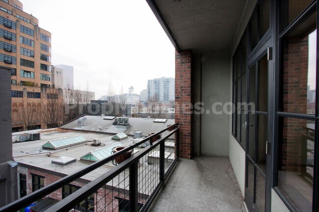 Building Photo - Vibrant One Bedroom Loft w/ City Views In ...