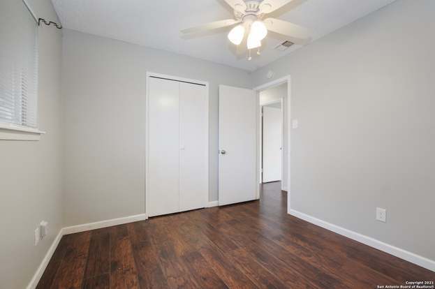Building Photo - 300 Roanoke Dr
