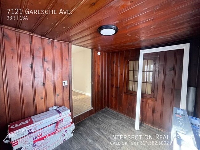 Building Photo - 7121 Garesche Ave