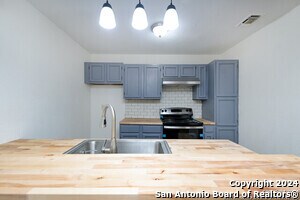 Building Photo - 10527 Perrin Beitel Rd
