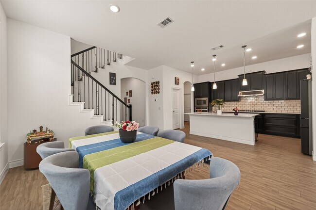 Building Photo - 7319 Woodlark Rdg Dr