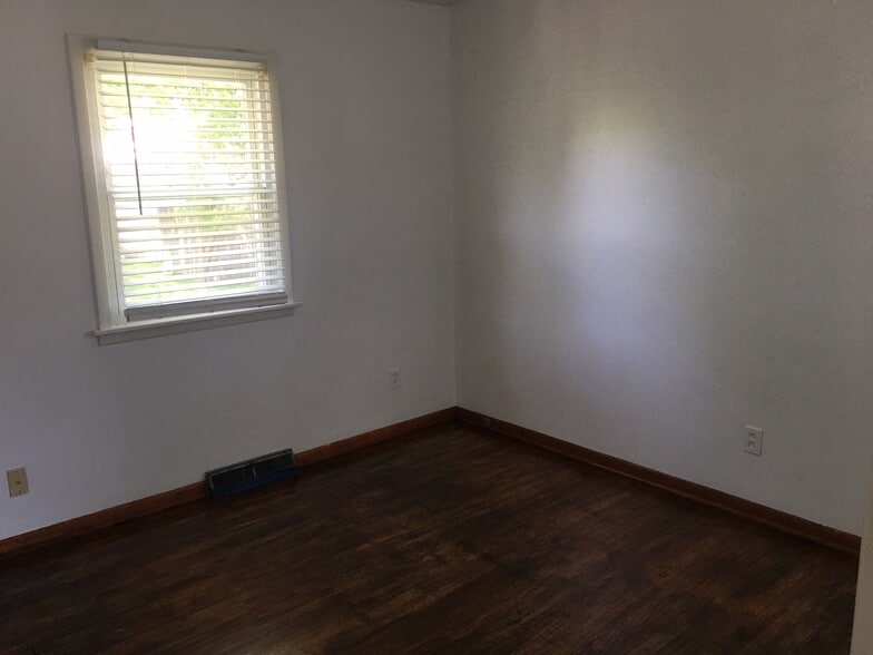 Bedroom 2 - 327 Jackson Ave