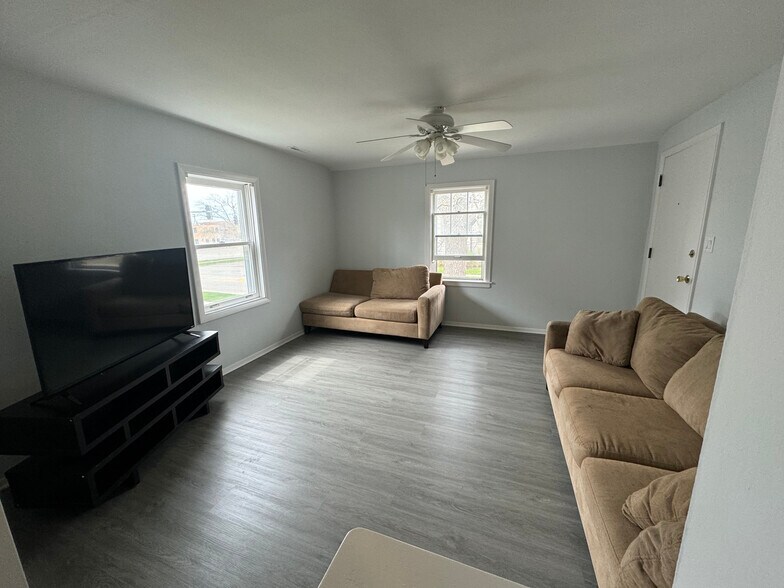 family room - 410 N 4th St