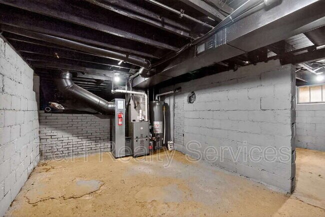 Building Photo - 1831 Olive St