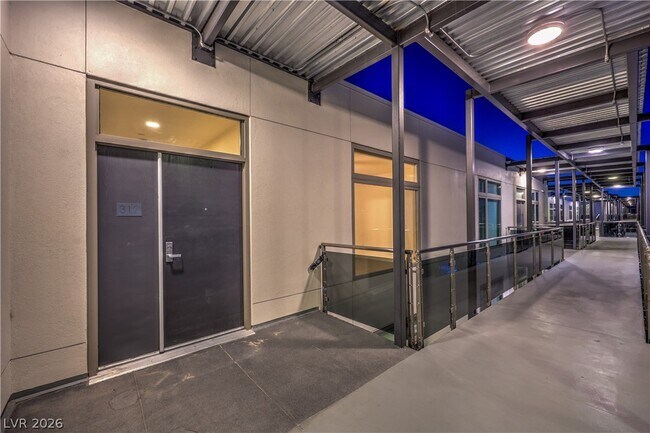 Building Photo - 8925 W Flamingo Rd