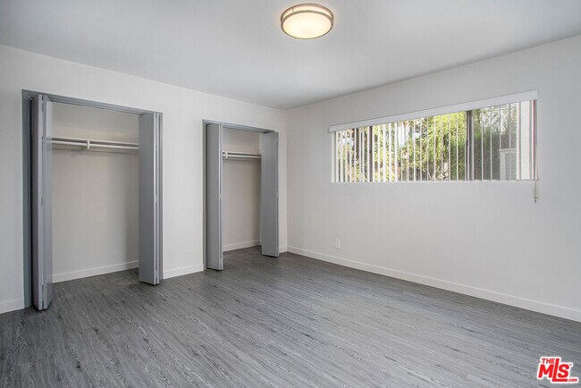 Building Photo - 450 S Los Robles Ave