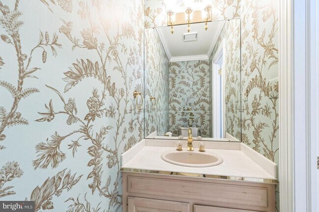 Building Photo - For Rent! Large 5-Bedroom, 3.5-Bath Home with Scenic Views