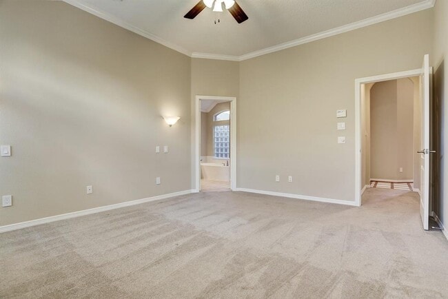 Building Photo - 316 Parkwood Village Dr