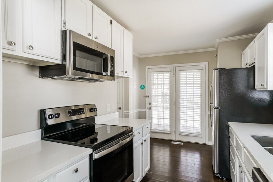 Building Photo - 7329 N Thorncliff Pl