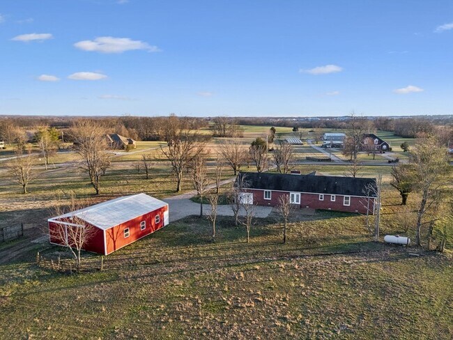 Building Photo - 353 Branham Mill Rd