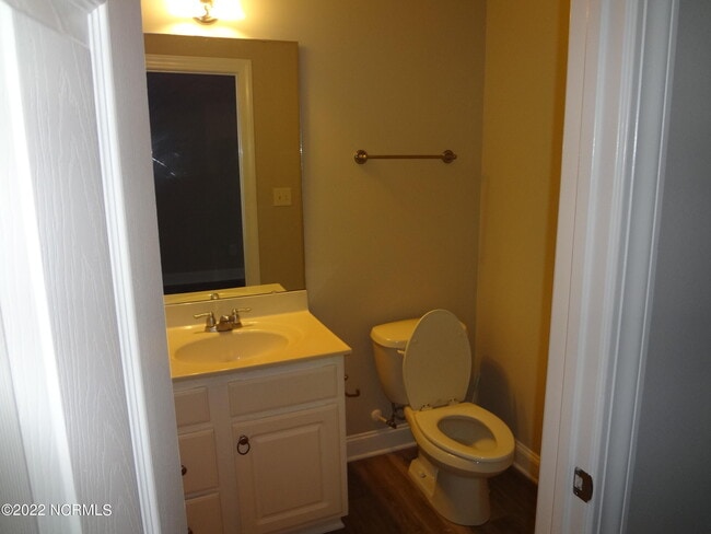 Building Photo - 205 S Pointe Dr