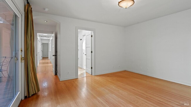 Building Photo - 389 Mountain View Ave