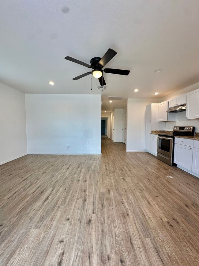 Building Photo - Now Available - Newly Built Duplex Availab...