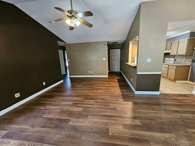 Building Photo - UPDATED Beautiful 3 bedroom 2 bathroom