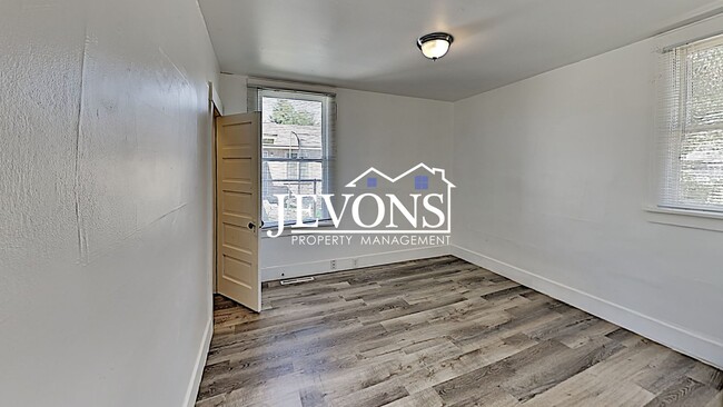 Building Photo - Discover your ideal home in Yakima, conven...