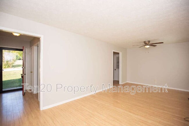 Building Photo - 4500 Linda Dr