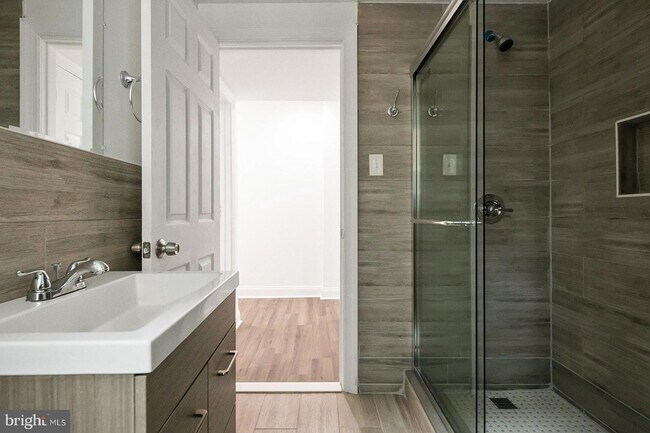 Building Photo - 274 N 58th St