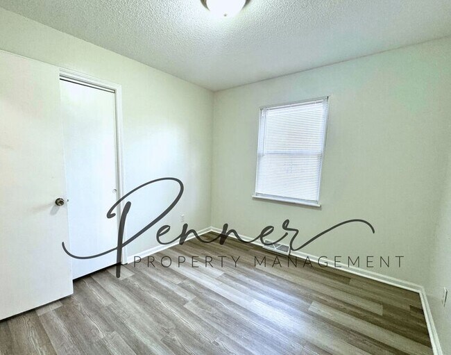 Building Photo - 101 SW Chicago St