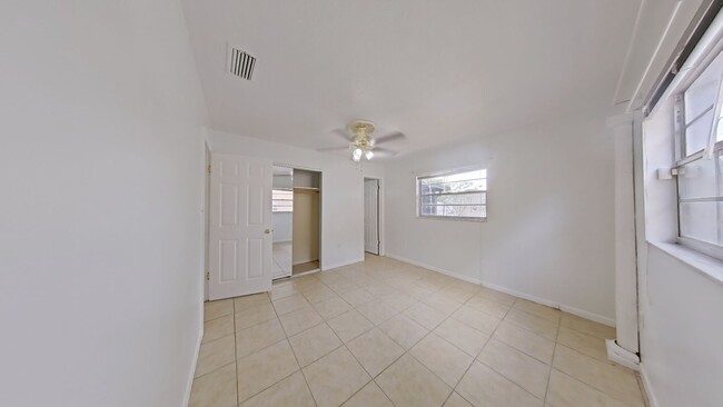 Building Photo - Charming 3-Bedroom Home with Sunroom and S...