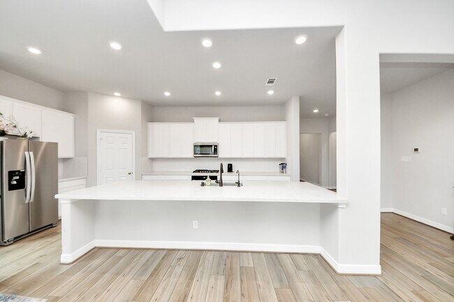Building Photo - 2830 Tumlinson Dr