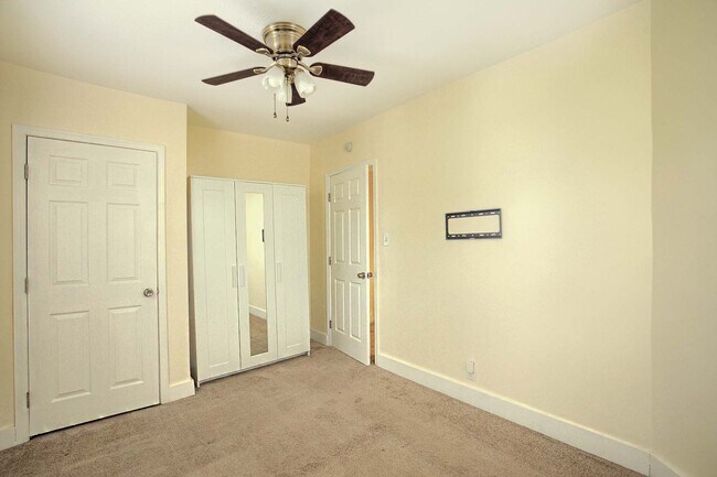 Building Photo - 525 Eaton St