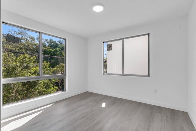 Building Photo - 3604 Day Ave