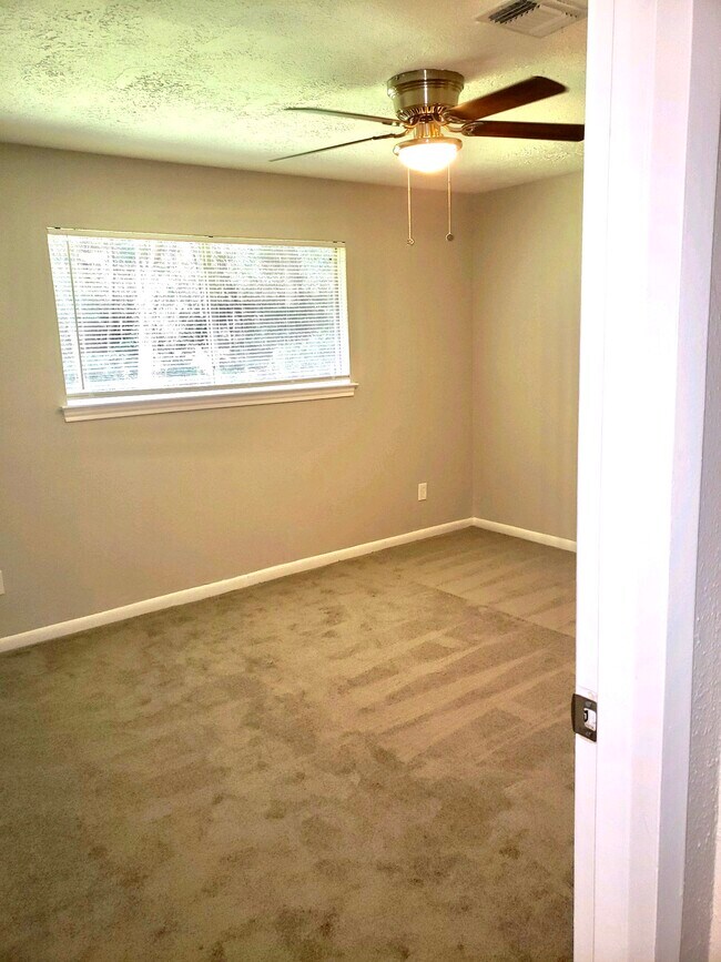 Primary Bedroom with new ceiling fan, carpet, and paint - 10015 Valley Lake Dr