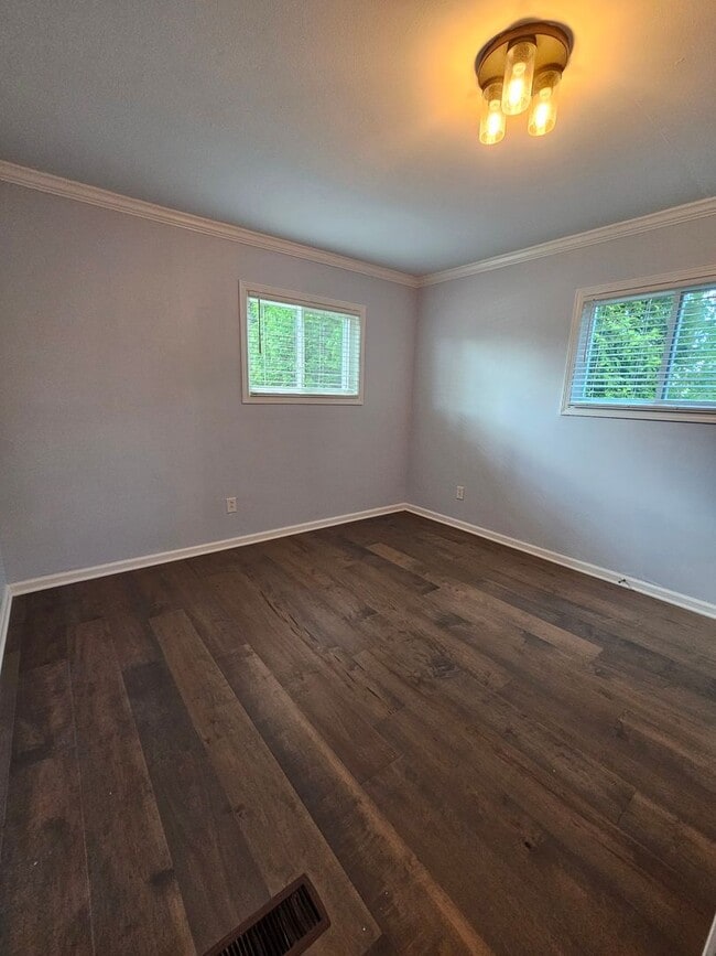 Building Photo - Stunning 4 Bed 2 Bath Single Family Rental...