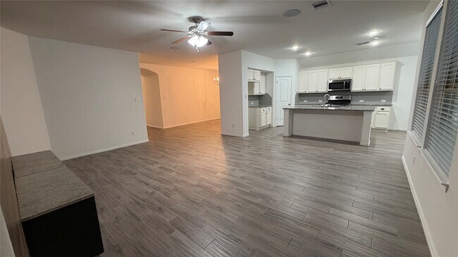 Building Photo - 210 Emory Birch