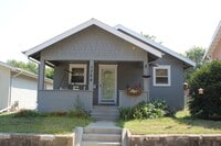 Building Photo - Sunny Home Awaits You