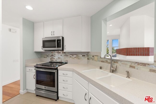 Building Photo - 4643 E 4th St