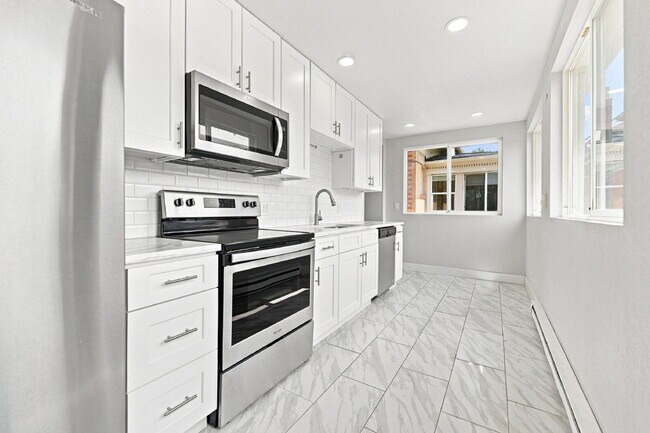 Building Photo - $1,620.95 with $300 off the first month rent, 1 Bed - 1 Bath, Condo in Denver with All Utilities ...