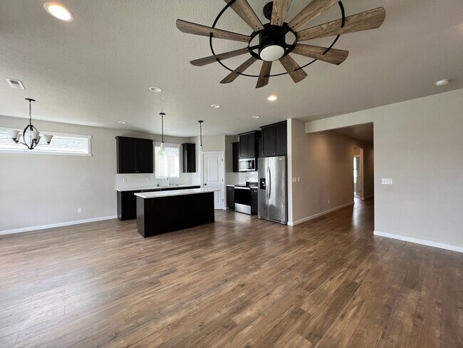 Building Photo - Newer Construction Home in Mae Valley!