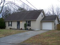 Building Photo - Charming 4-Bedroom Cape Cod Home in Knoxville