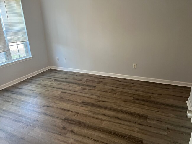 Building Photo - First Floor, End Unit, Two bedroom, Two ba...